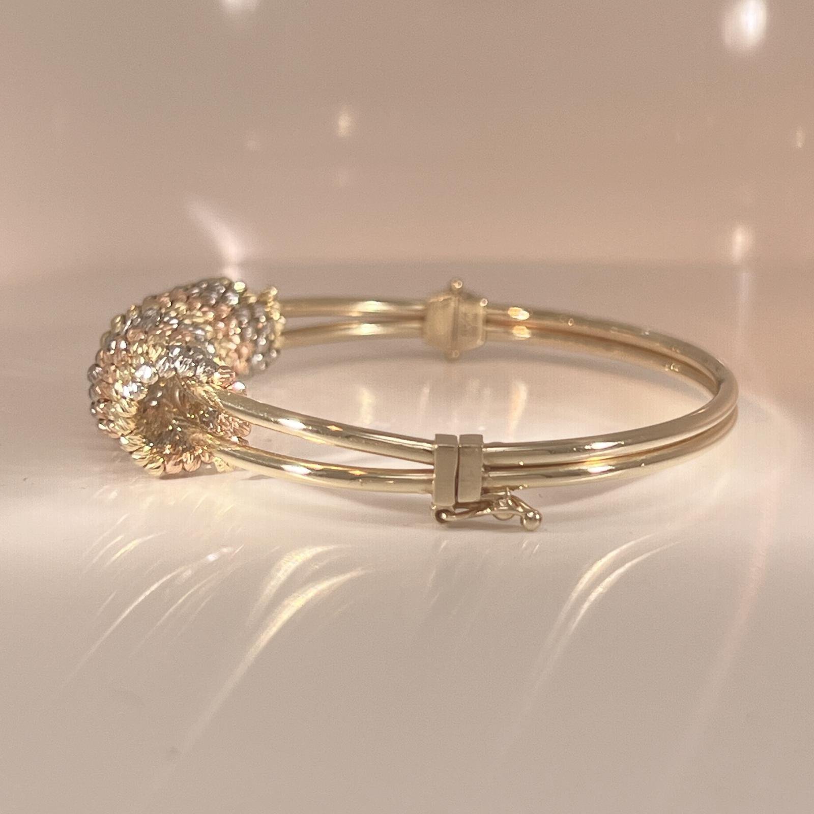 women bracelet have a attractive, innovative design - Image 4