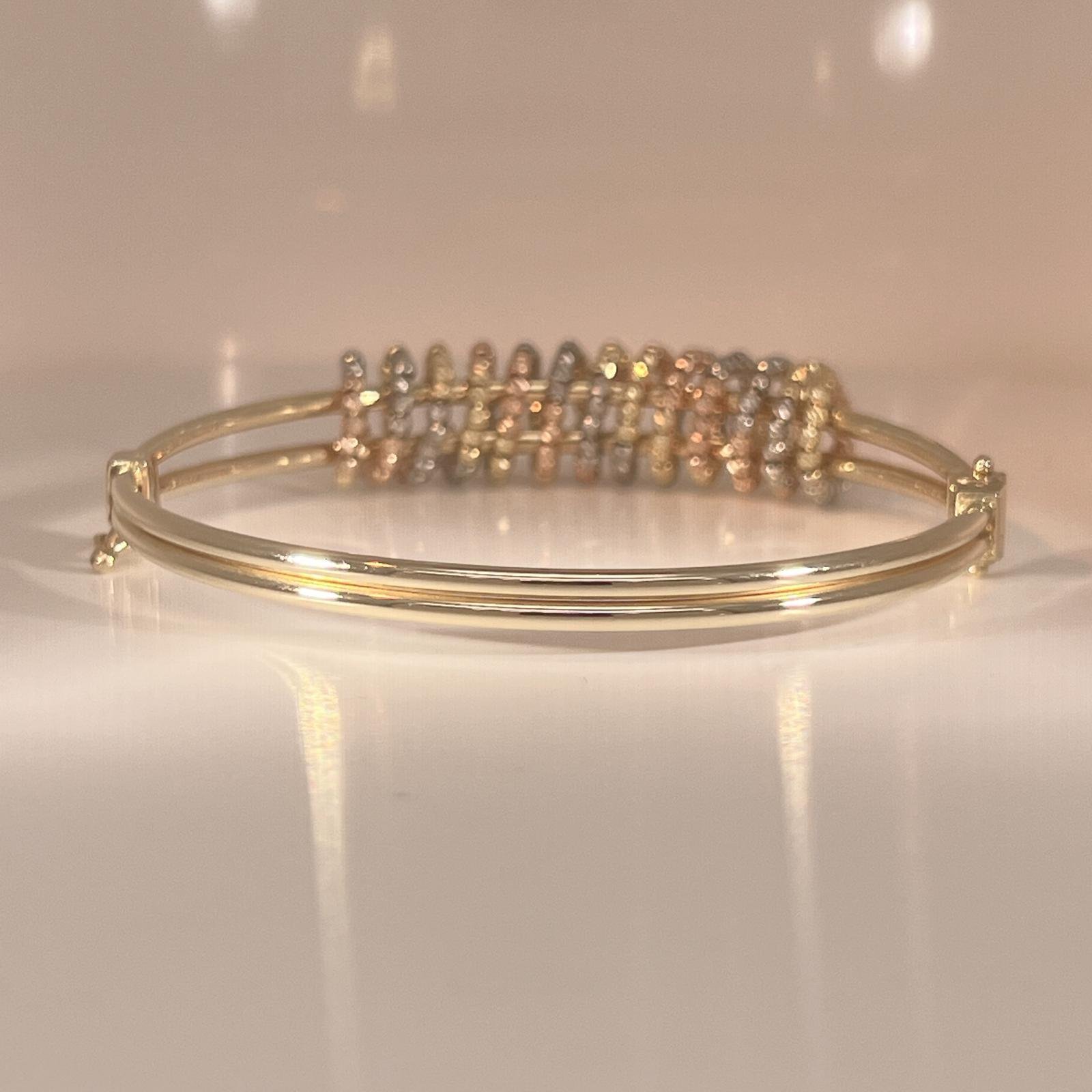 women bracelet have a attractive, innovative design - Image 5