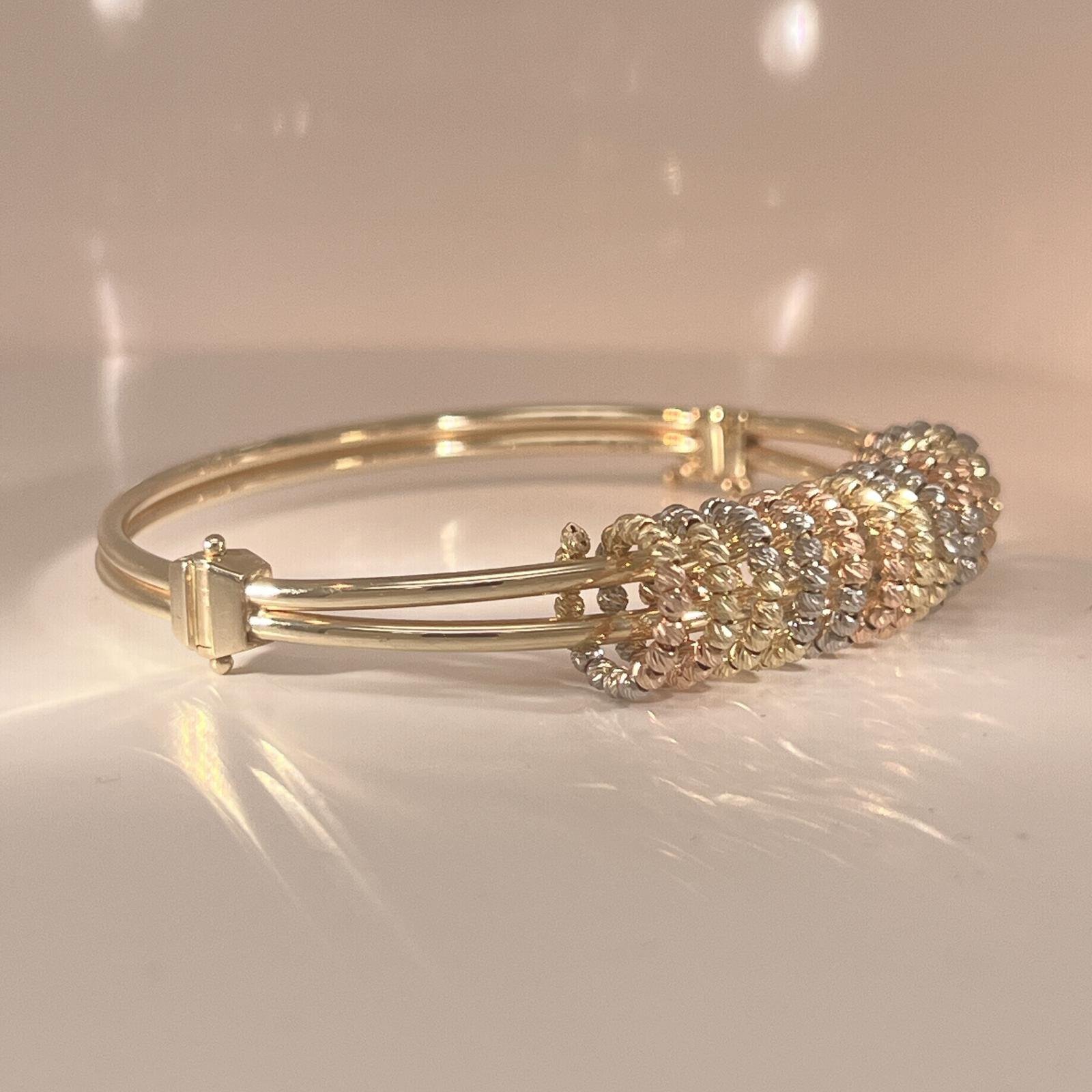 women bracelet have a attractive, innovative design - Image 6