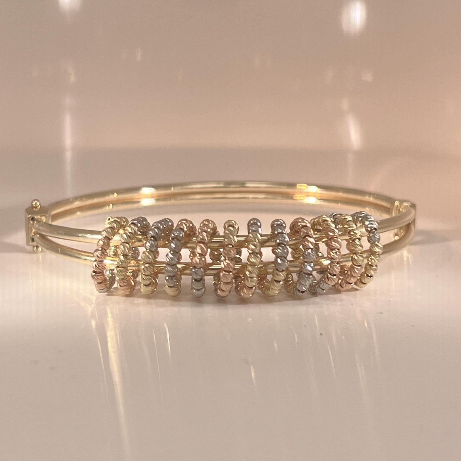 women bracelet have a attractive, innovative design - Image 7