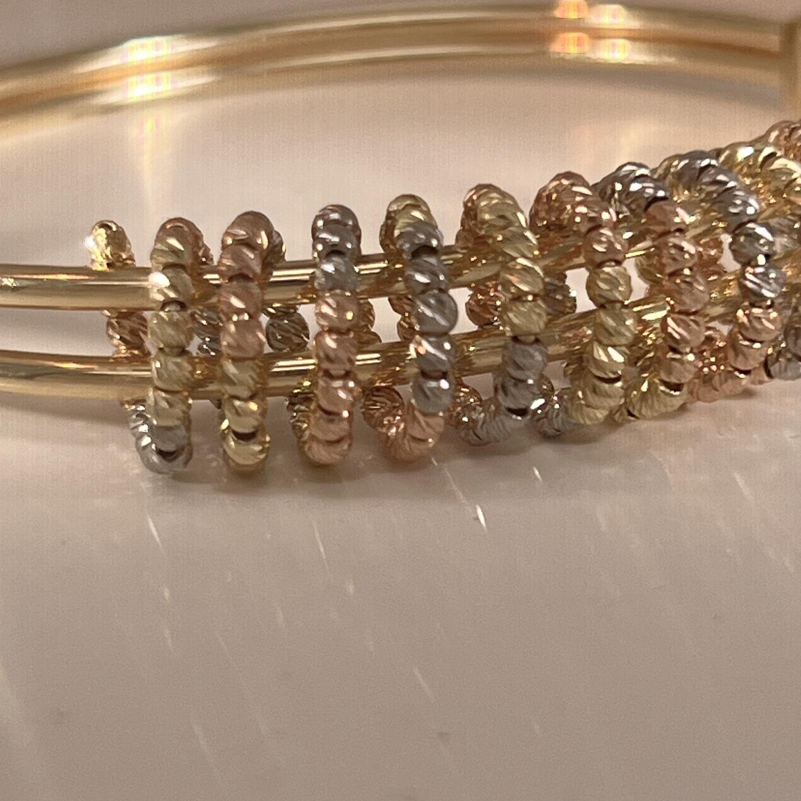 women bracelet have a attractive, innovative design - Image 2