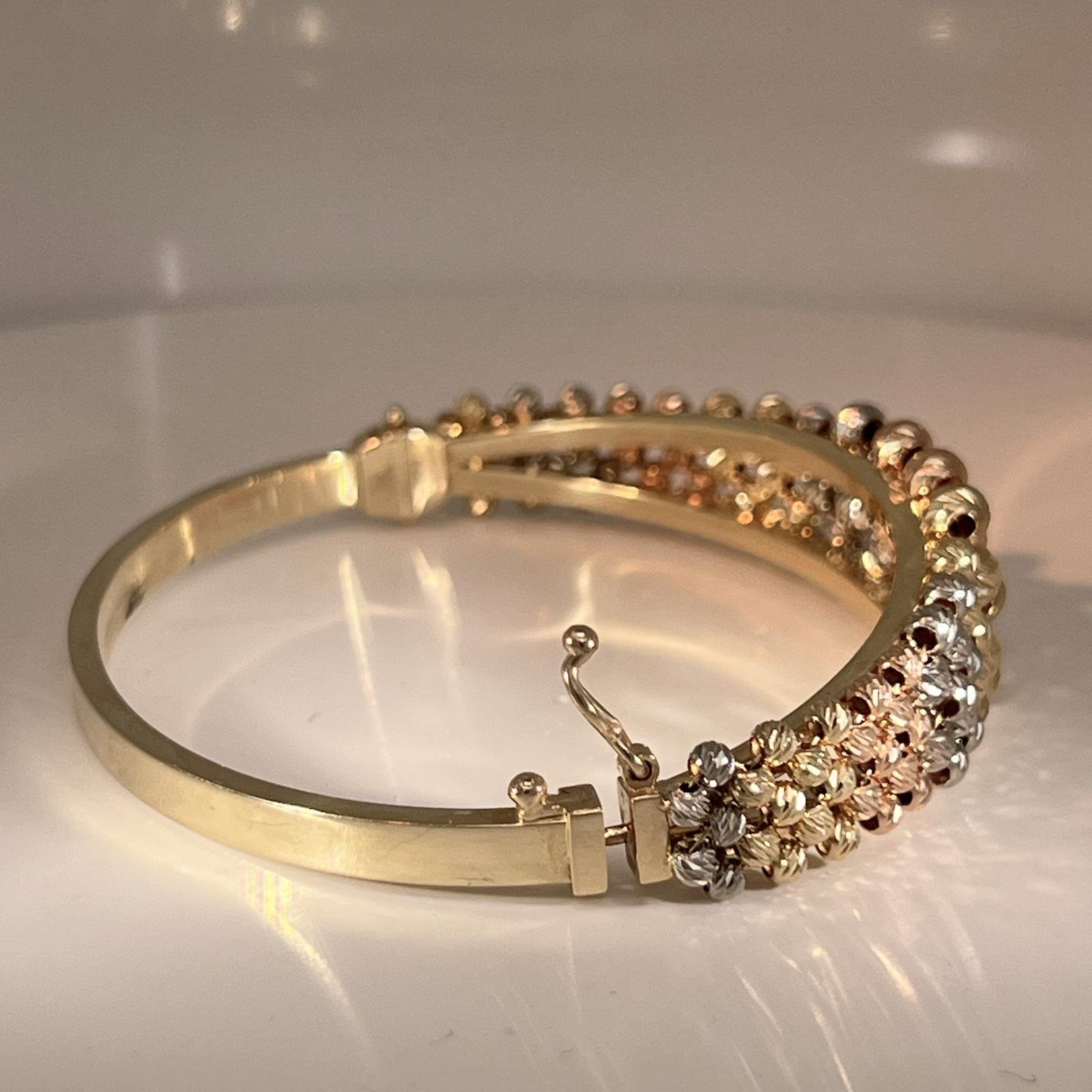 women bracelet have a attractive, innovative design - Image 3