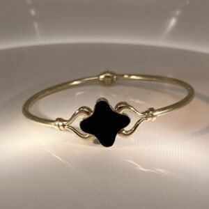 women bracelet with a delicate desing
