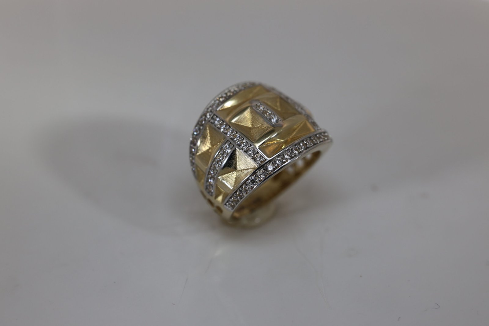 Elegant 14K Women's Ring - Image 3