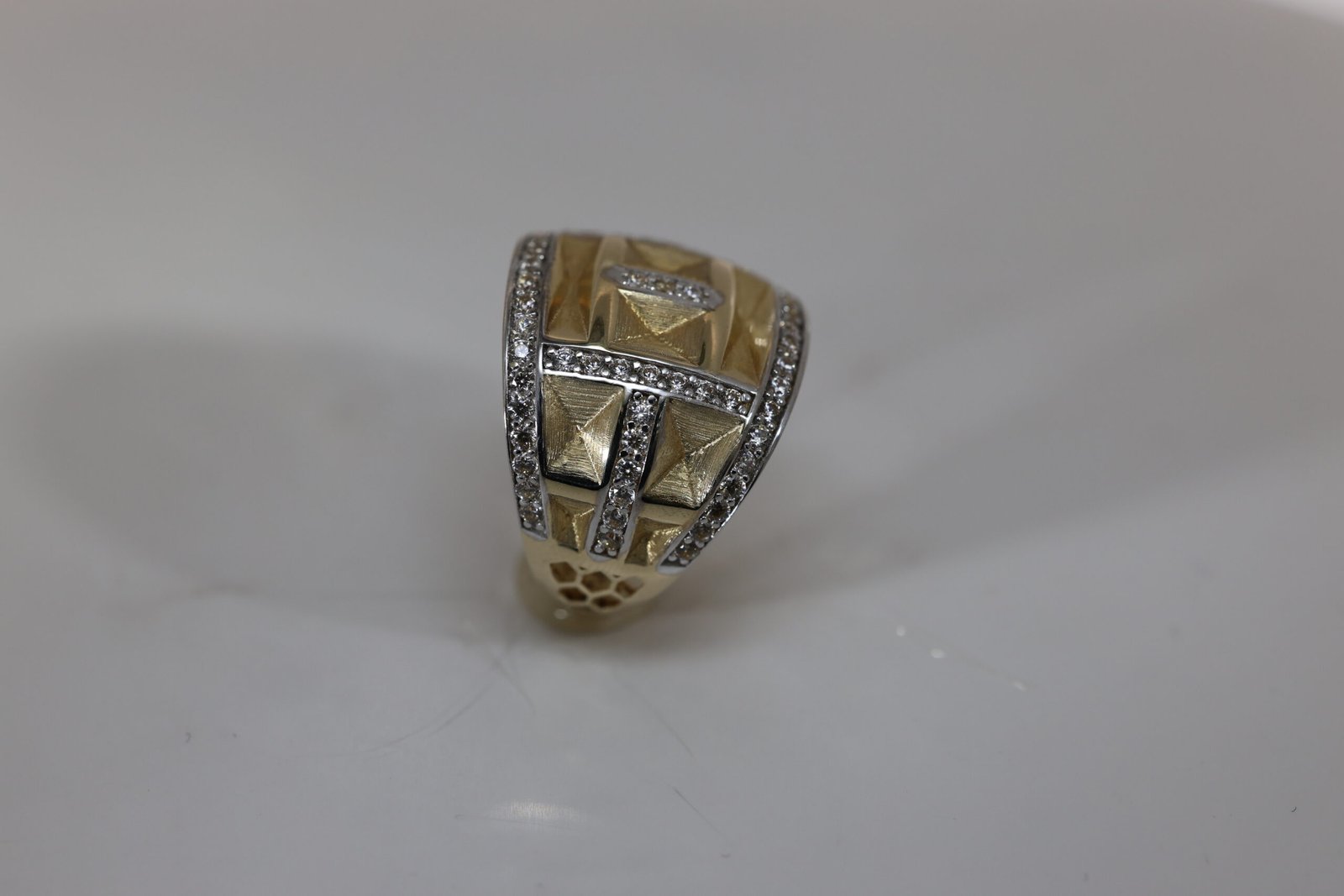 Elegant 14K Women's Ring - Image 4