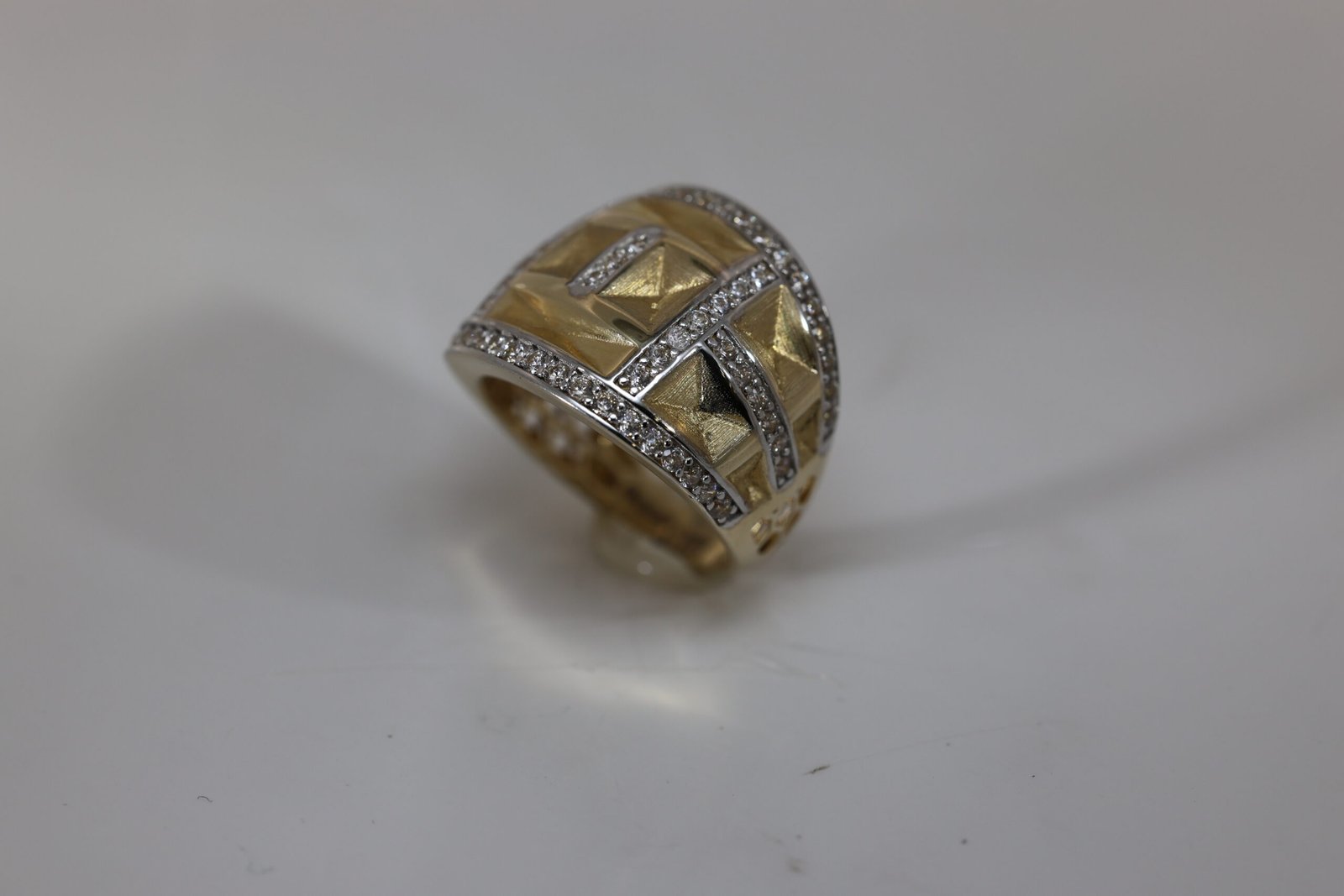 Elegant 14K Women's Ring - Image 7