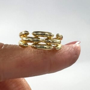 Stylish 14K yellow gold ring with a beautiful and elegant design size 7