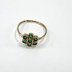 14K yellow gold ring stunning green flower design that radiate natural beautiful
