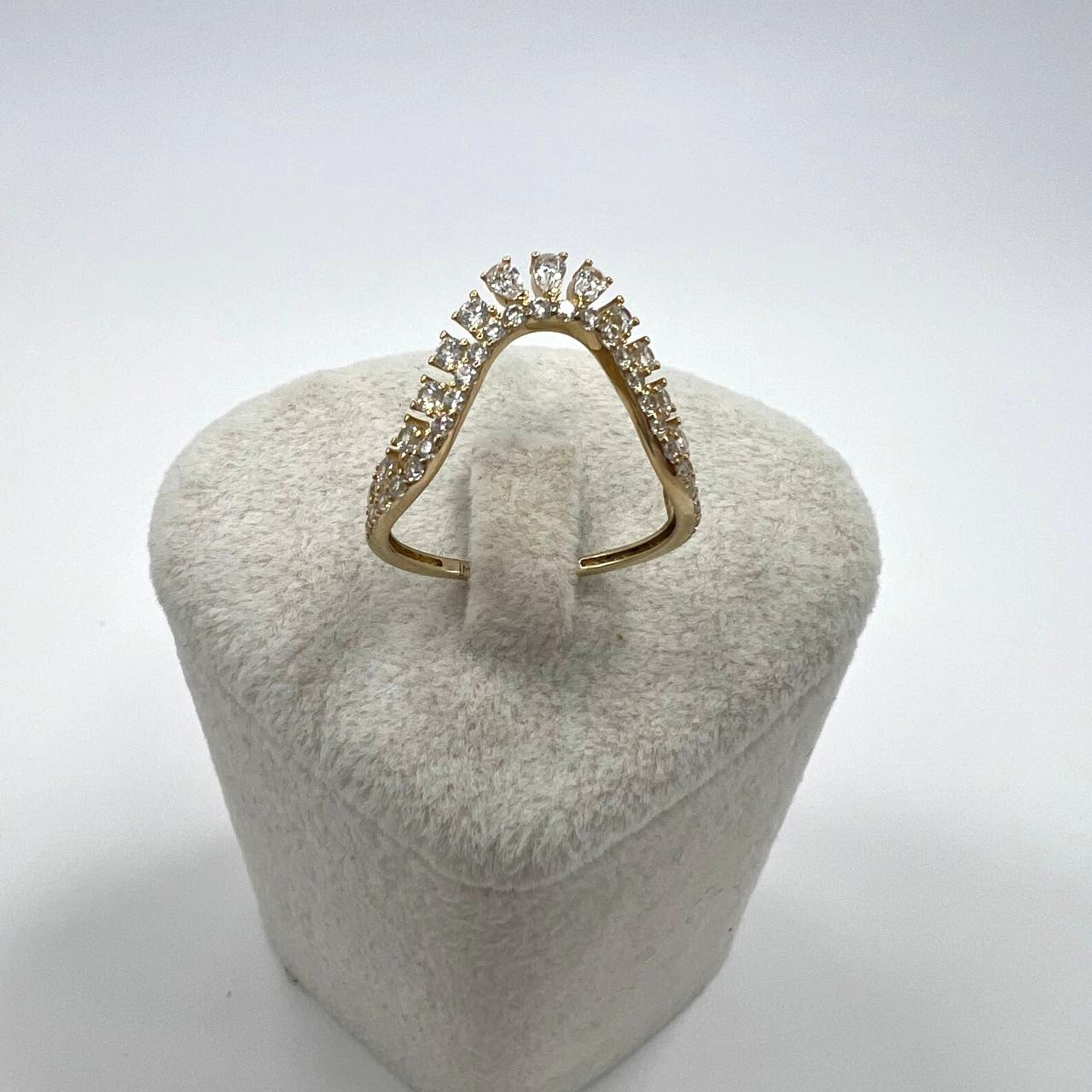 Luxurious 14K Gold Ring Adorned & Sparkling Zircon unique crown inspired design - Image 5