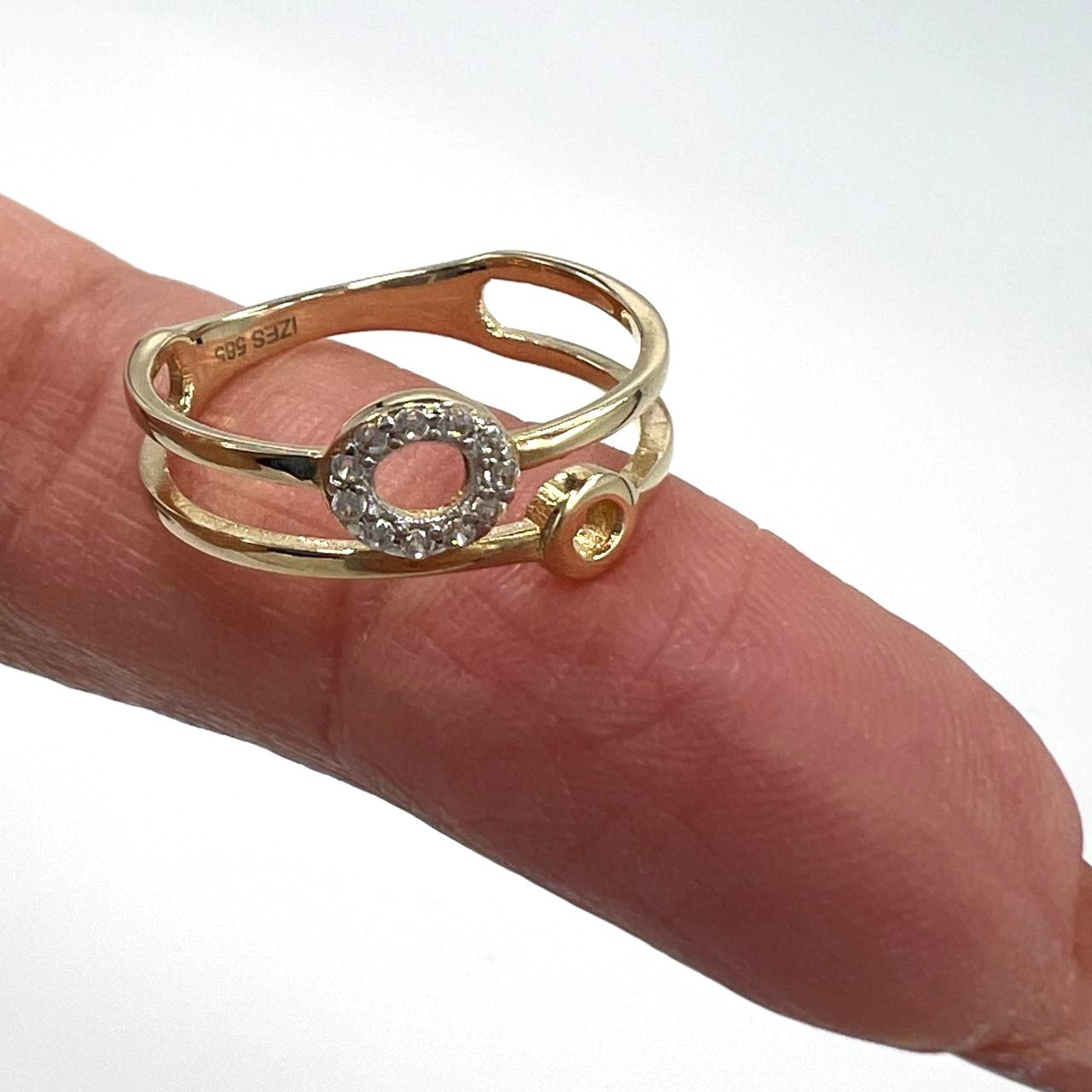 14K Yellow Gold Ring with a unique and beautiful design, elegant and refined. - Image 4