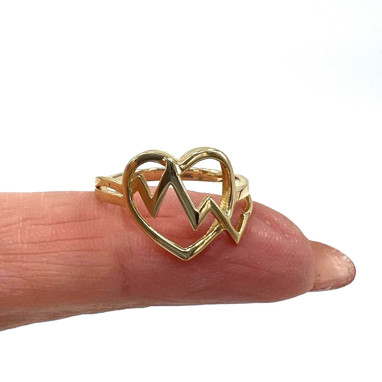 14K yellow gold heart-shaped ring with delicate detailing, elegant and refined - Image 2