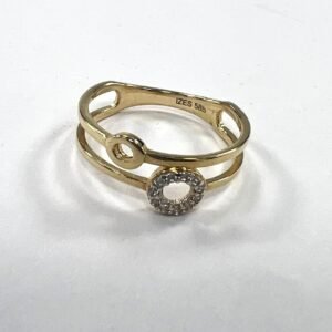 14K Yellow Gold Ring with a unique and beautiful design, elegant and refined.