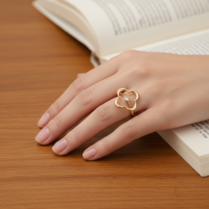 14K Yellow Gold Clover Ring Zircon Stone Open Design Minimalist Size 7.5