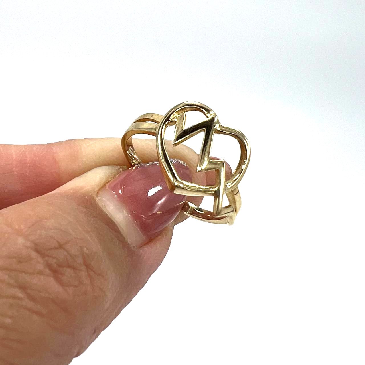 14K yellow gold heart-shaped ring with delicate detailing, elegant and refined - Image 4