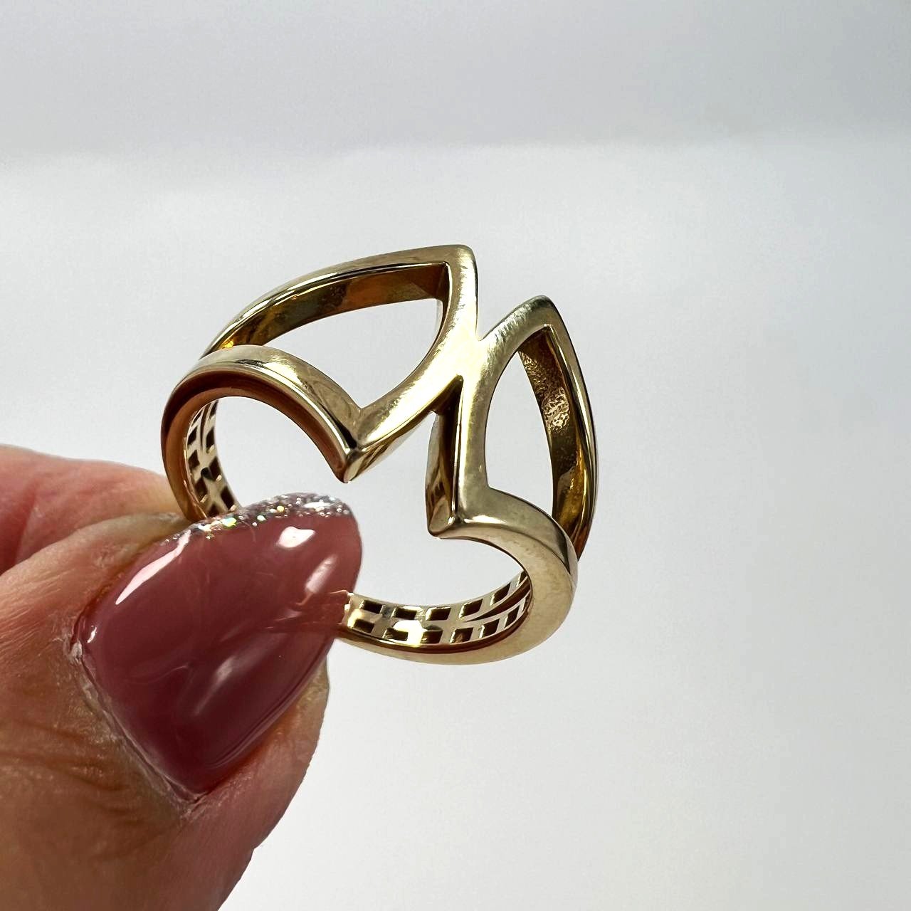 14K yellow gold ring with a delicate and elegant design size 7.5 - Image 4