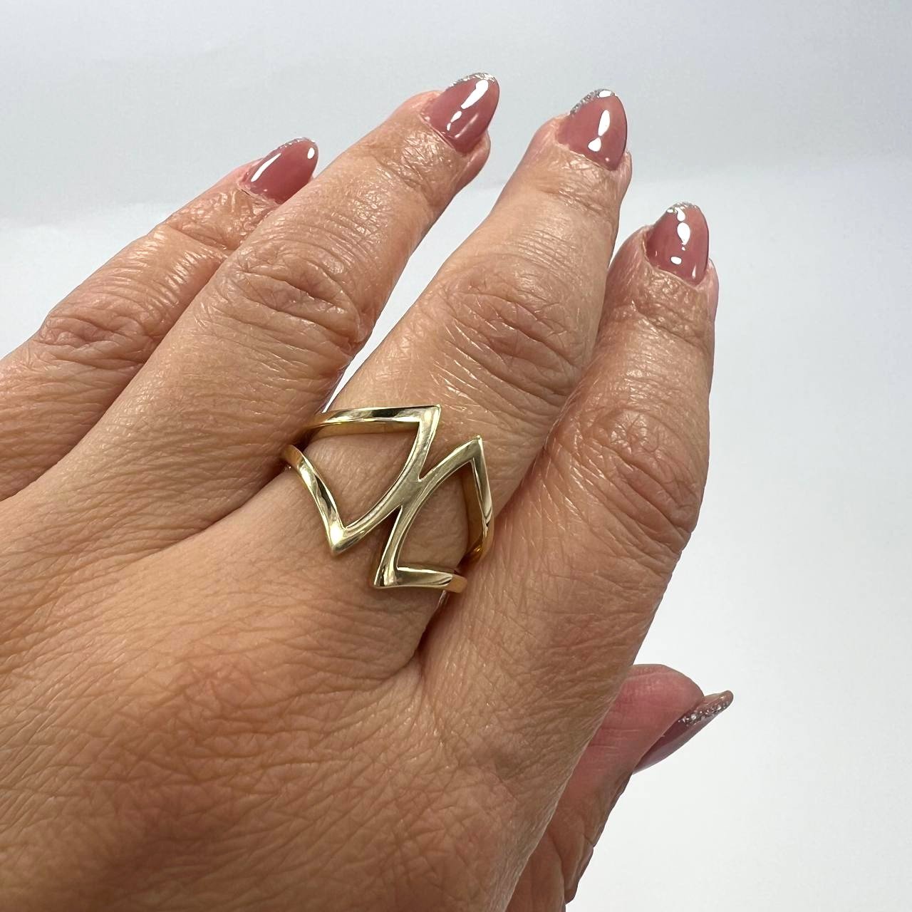 14K yellow gold ring with a delicate and elegant design size 7.5 - Image 7