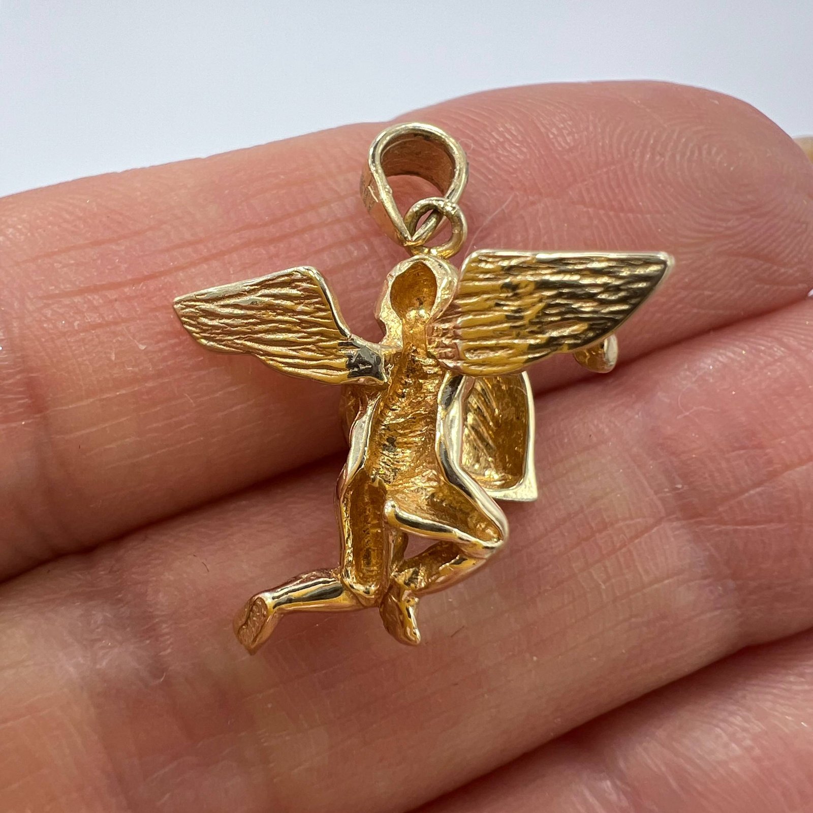 New 14K Solid Gold Angel Pendant Jewelry Italian Cherub with Heart Marked 2.8g - Image 2