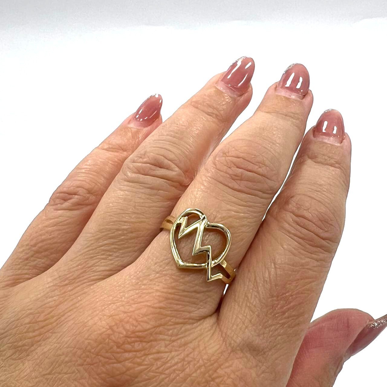 14K yellow gold heart-shaped ring with delicate detailing, elegant and refined - Image 6