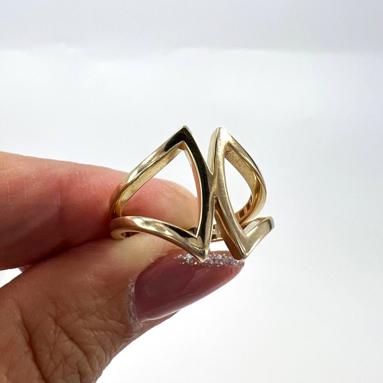 14K yellow gold ring with a delicate and elegant design size 7.5 - Image 3
