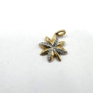 14K Yellow Gold Flower Pendant – Elegant and Delicate Floral Design