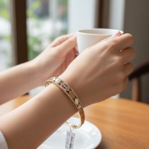 Izes Jewelry 14K Yellow Gold Bangle Bracelet Zircon Stones Polished Oval Women's